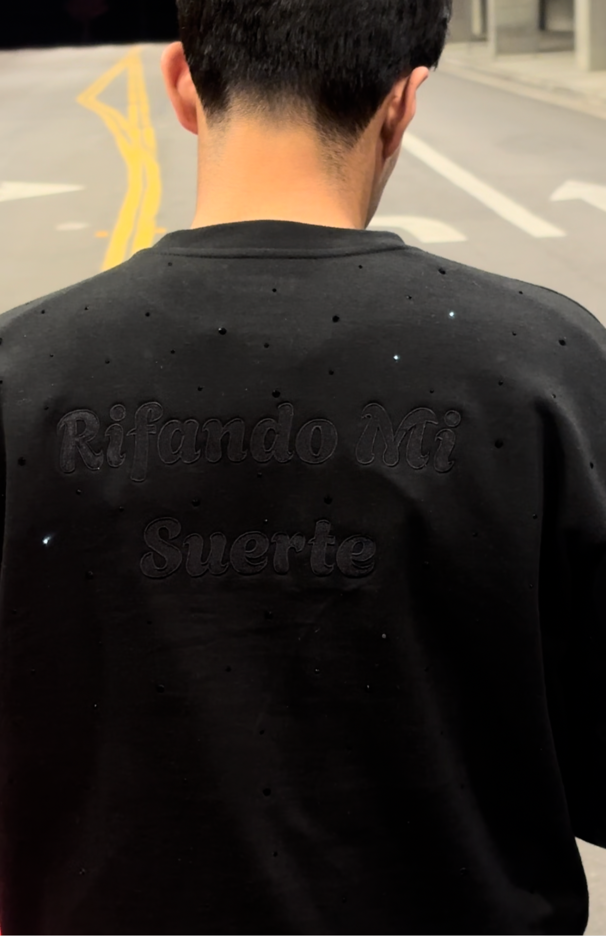 Rifando mi suerte crewneck sweatshirt