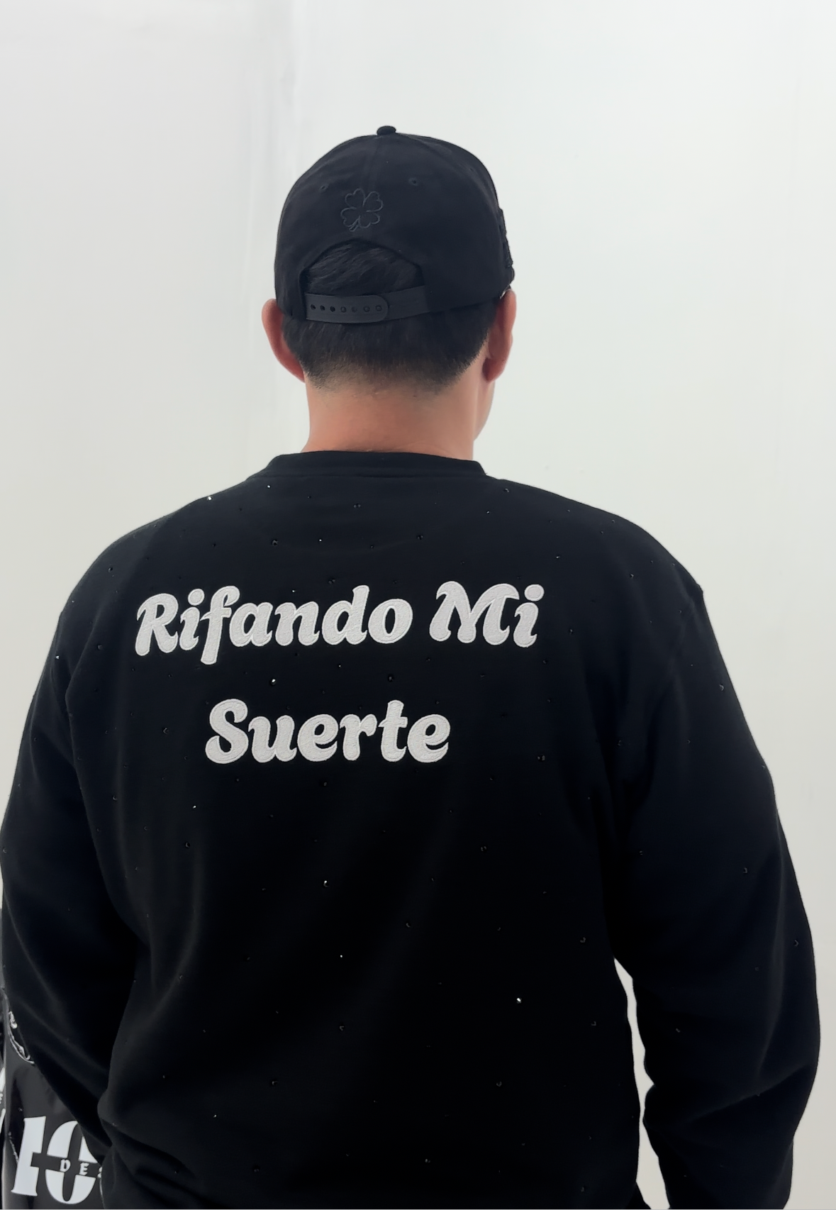 Rifando mi suerte crewneck sweatshirt