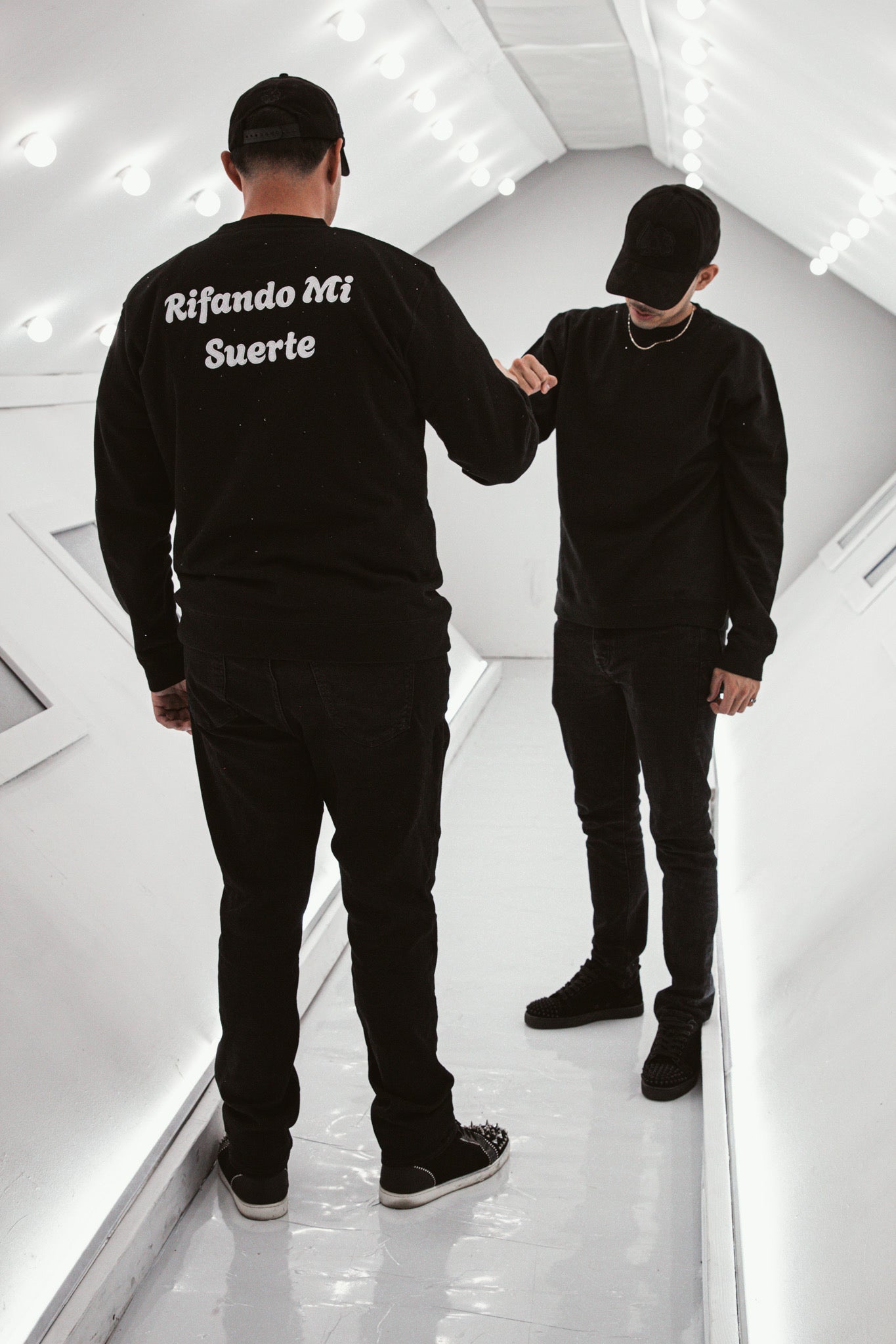 Rifando mi suerte crewneck sweatshirt